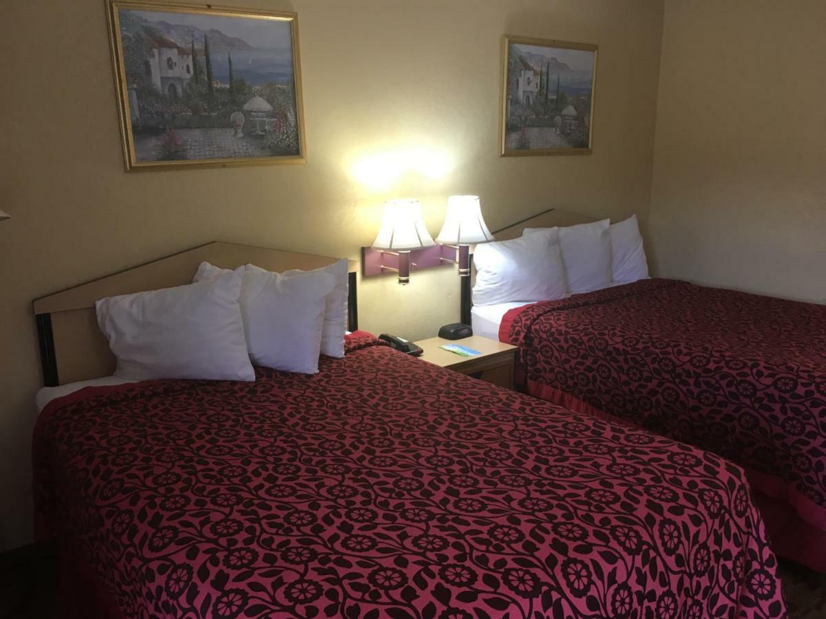 Days Inn By Wyndham Yazoo City Экстерьер фото